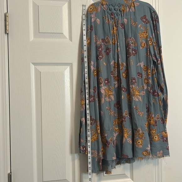 Free People Medium blouse. Gorgeous pink, gray and yellow. - Picture 6 of 6